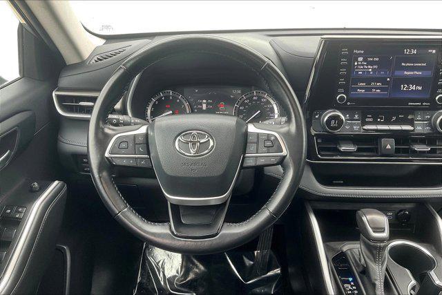 used 2022 Toyota Highlander car, priced at $32,000