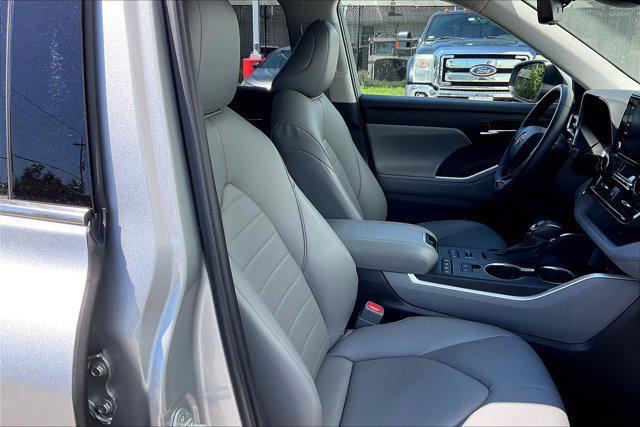 used 2021 Toyota Highlander car, priced at $30,495