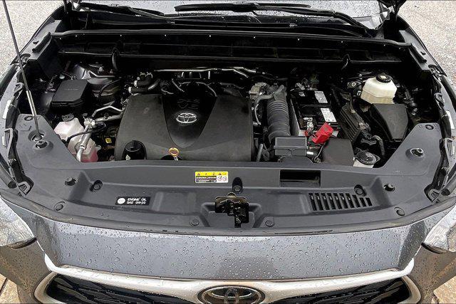used 2022 Toyota Highlander car, priced at $31,995