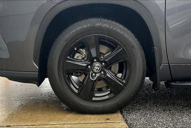 used 2022 Toyota Highlander car, priced at $31,995