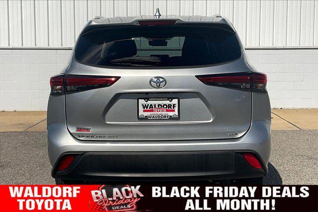 used 2022 Toyota Highlander car, priced at $32,500