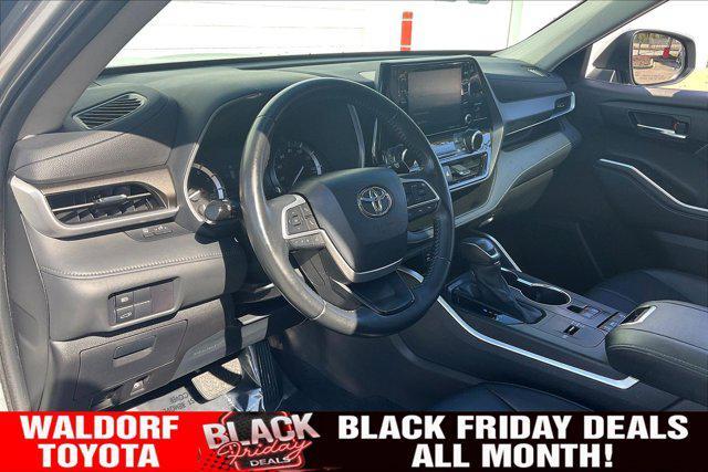 used 2022 Toyota Highlander car, priced at $32,500