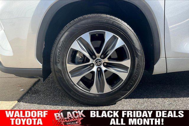 used 2022 Toyota Highlander car, priced at $32,500
