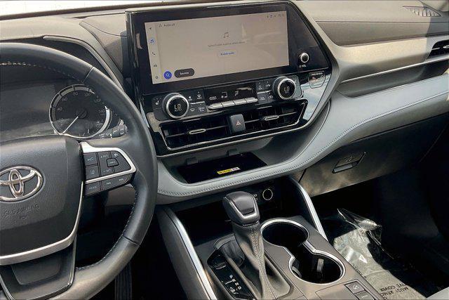 used 2023 Toyota Highlander car, priced at $37,495