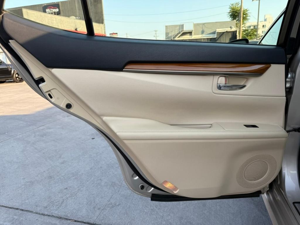 used 2013 Lexus ES 300h car, priced at $12,995