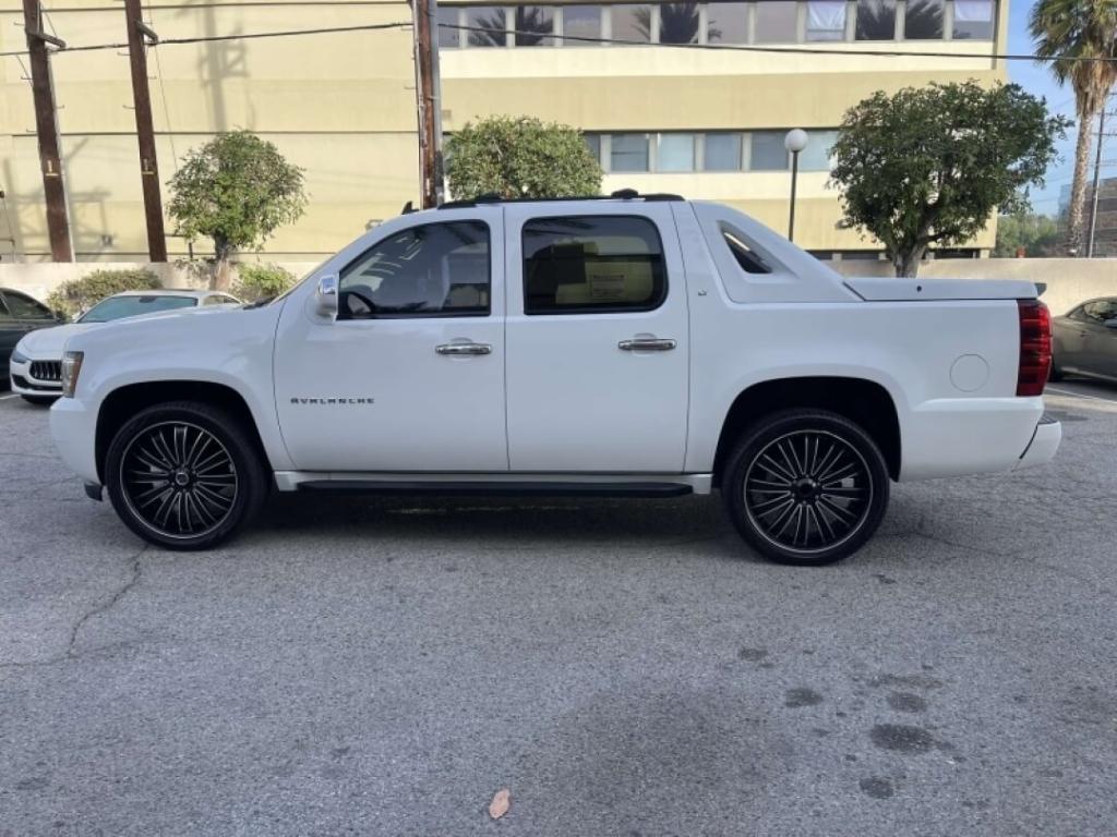 used 2011 Chevrolet Avalanche car, priced at $14,495