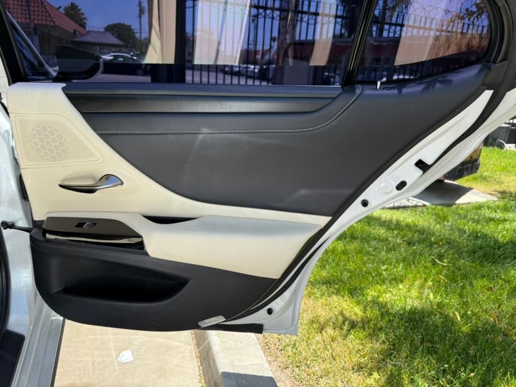used 2022 Lexus ES 300h car, priced at $37,995
