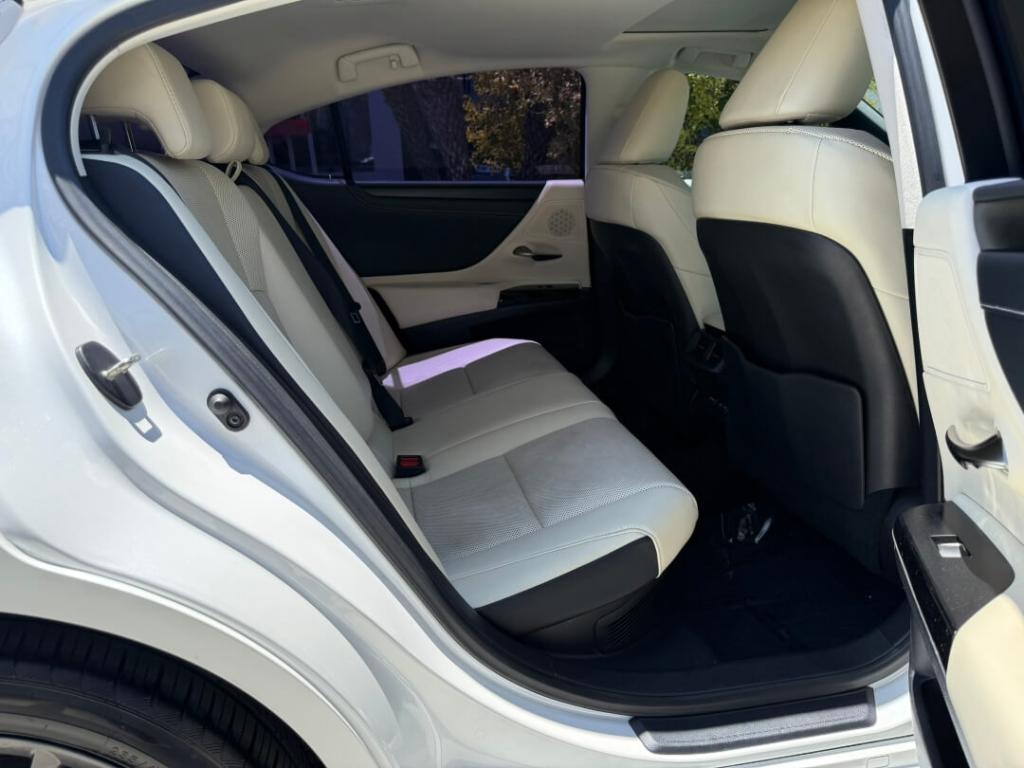 used 2022 Lexus ES 300h car, priced at $37,995
