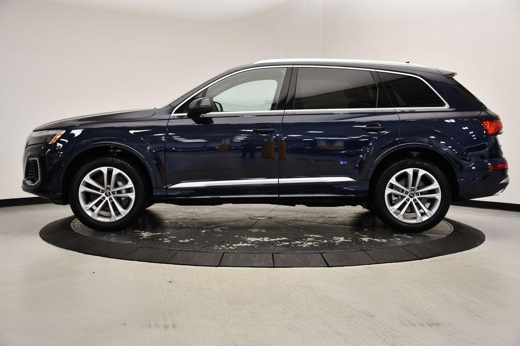 new 2025 Audi Q7 car, priced at $64,575