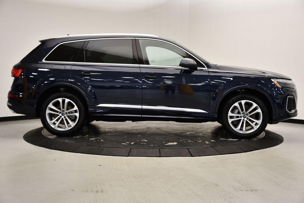 new 2025 Audi Q7 car, priced at $64,575