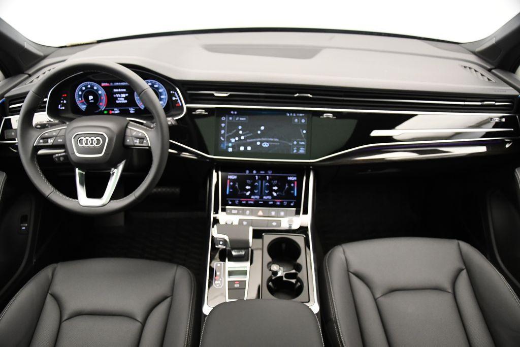 new 2025 Audi Q7 car, priced at $76,985