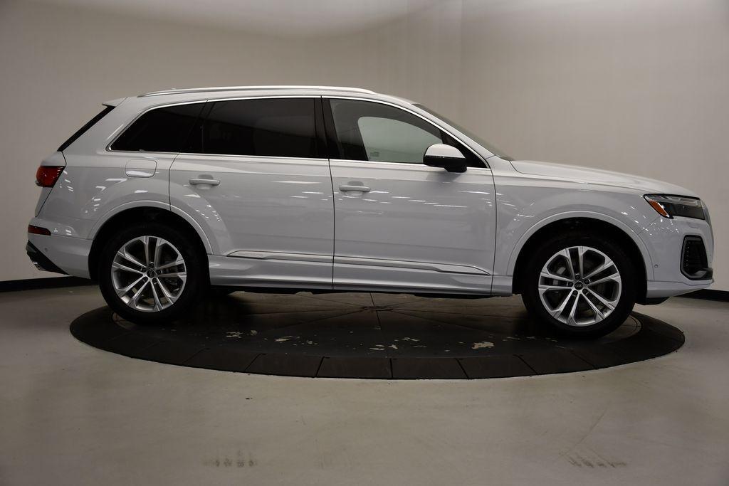 new 2025 Audi Q7 car, priced at $75,800