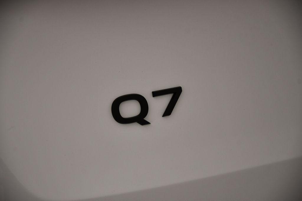 new 2025 Audi Q7 car, priced at $75,800