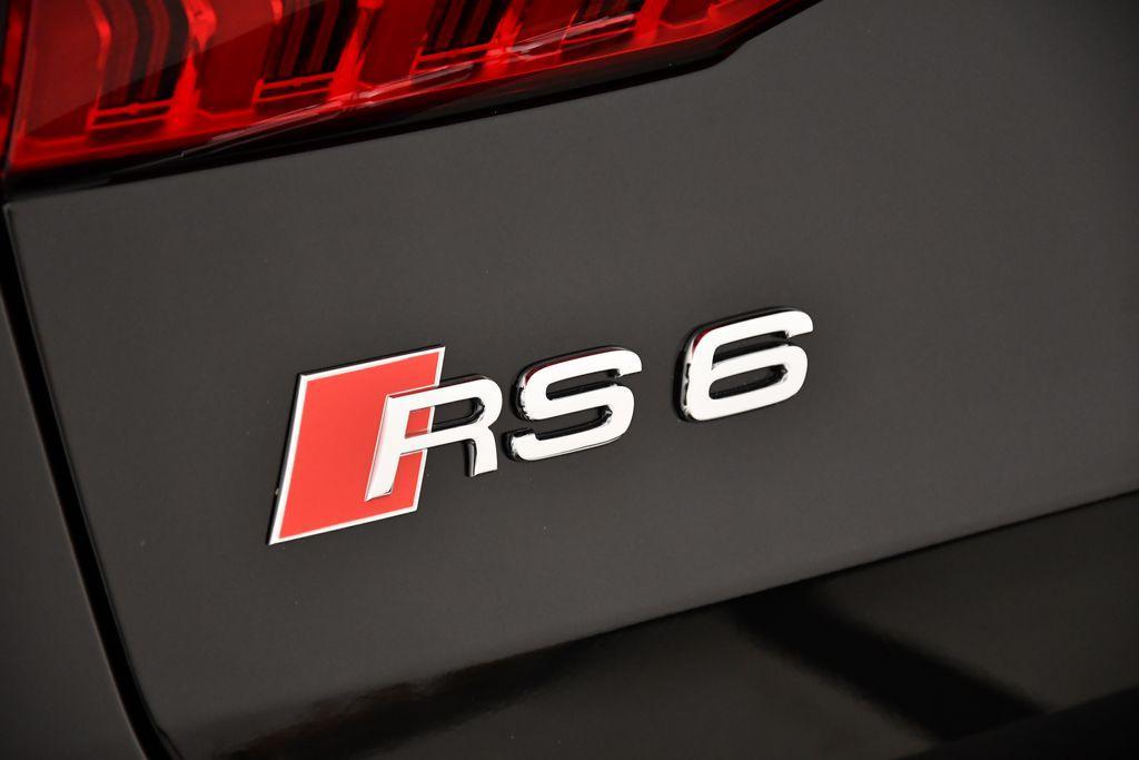 new 2025 Audi RS 6 Avant car, priced at $143,740