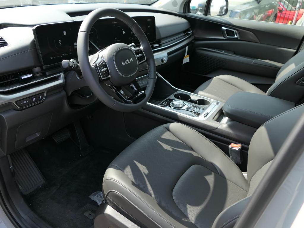 new 2025 Kia Carnival Hybrid car, priced at $53,595
