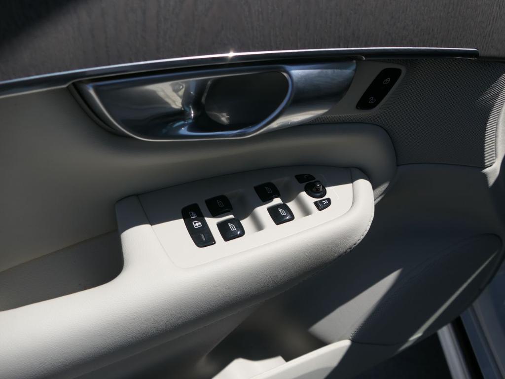 used 2023 Volvo XC90 Recharge Plug-In Hybrid car, priced at $52,000