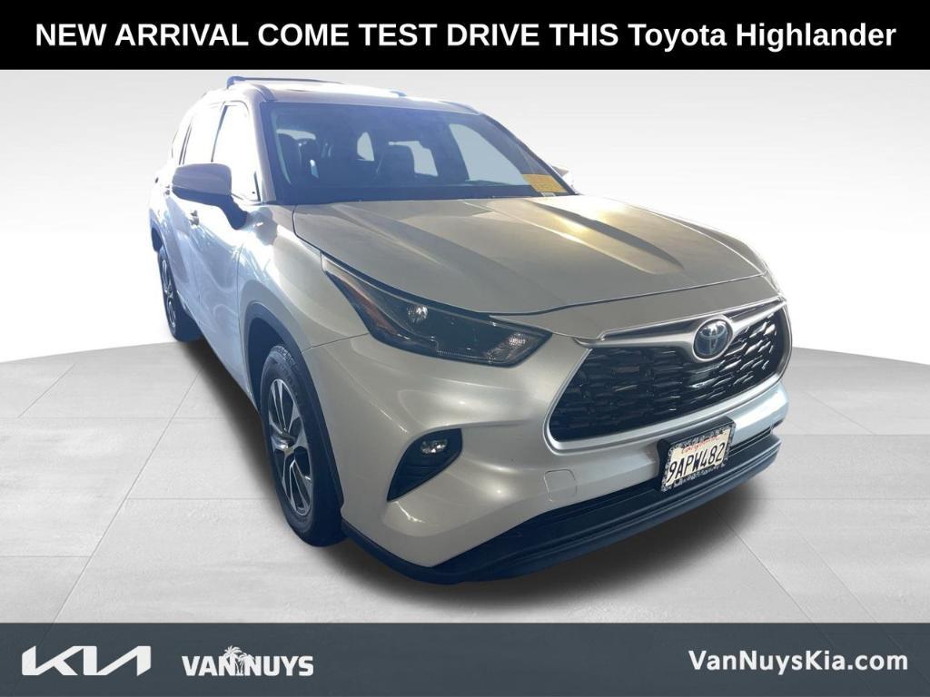 used 2022 Toyota Highlander Hybrid car, priced at $34,888