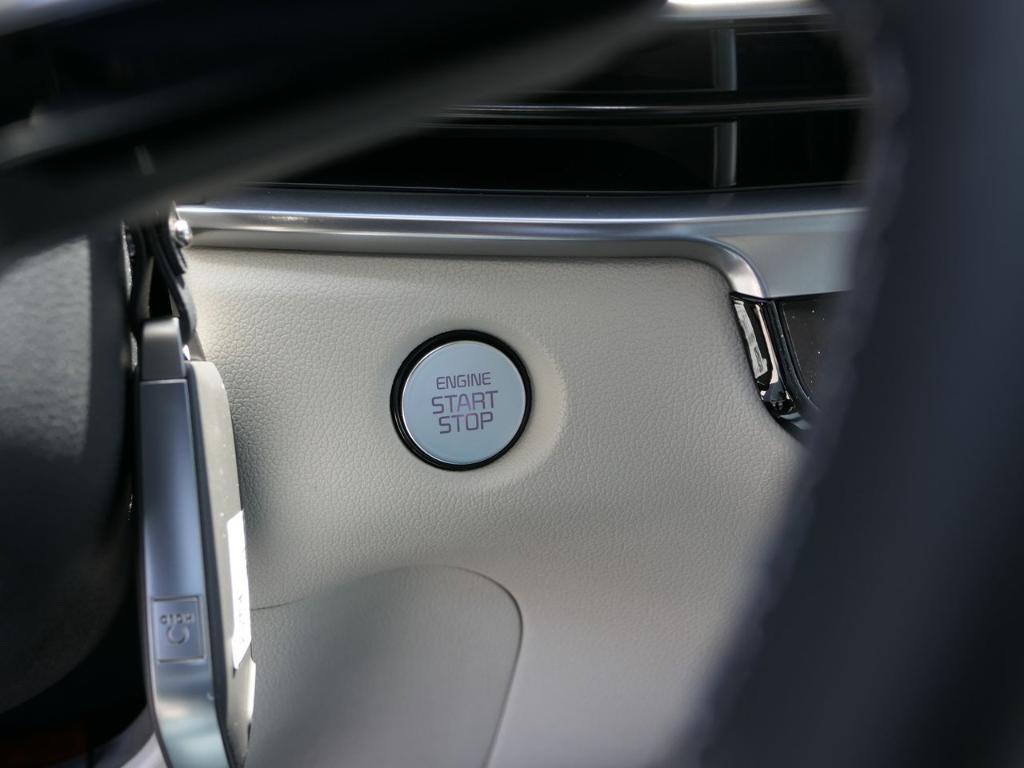 new 2025 Kia Sorento car, priced at $38,325