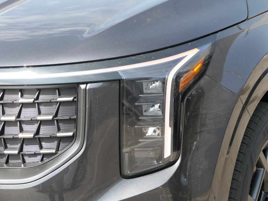 new 2025 Kia Carnival Hybrid car, priced at $50,600