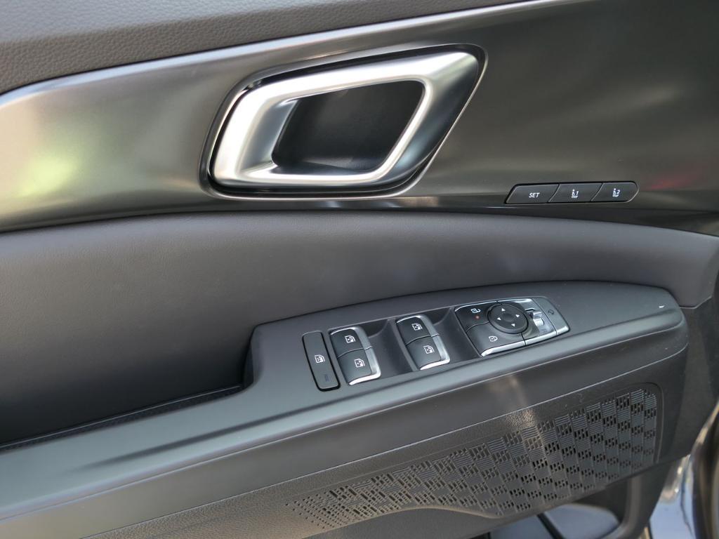 new 2025 Kia Carnival Hybrid car, priced at $50,600