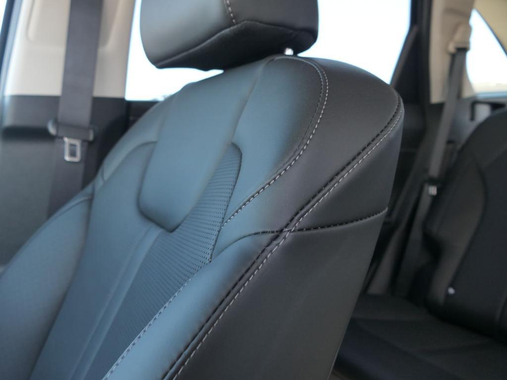 new 2025 Kia Sorento car, priced at $39,090