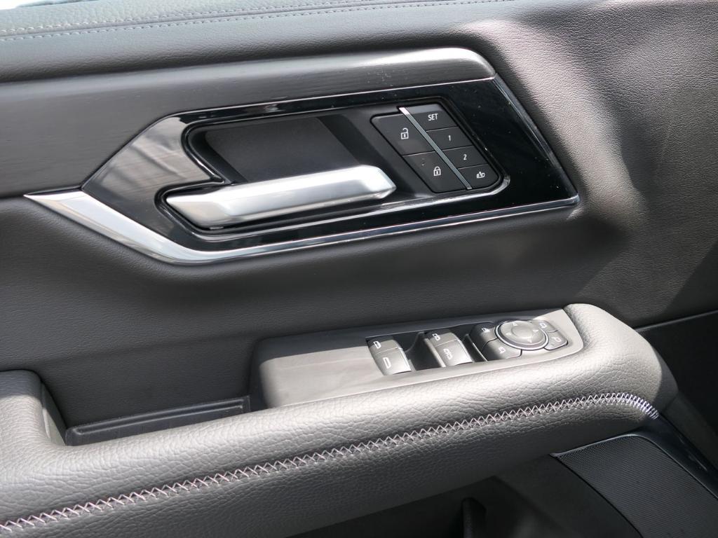 used 2025 GMC Yukon XL car, priced at $92,000