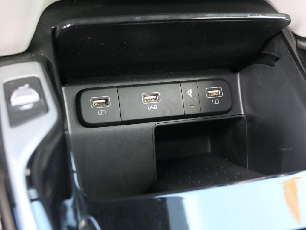 used 2023 Kia Sorento Hybrid car, priced at $33,000