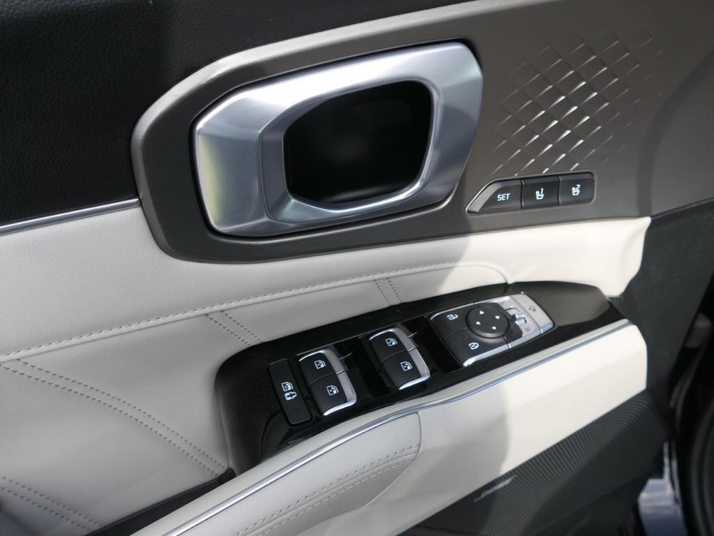used 2023 Kia Sorento Hybrid car, priced at $33,000