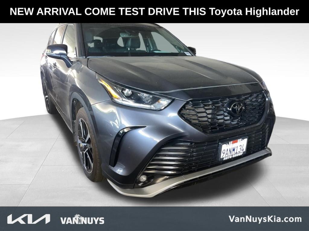 used 2022 Toyota Highlander car, priced at $41,998