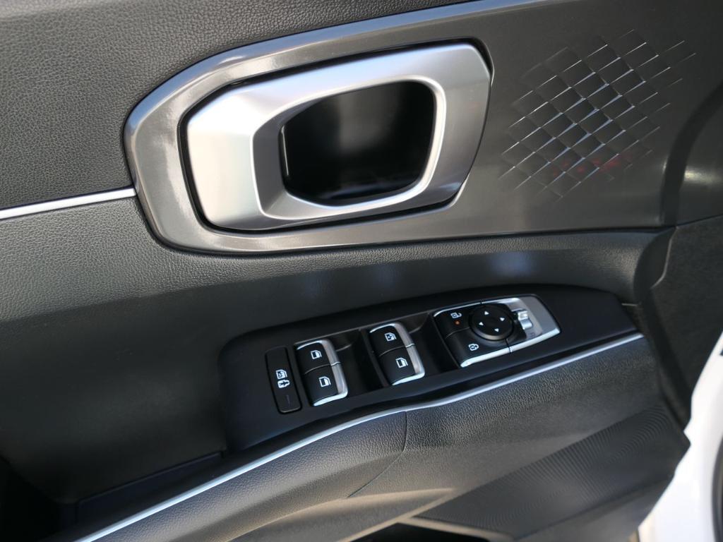 used 2025 Kia Sorento car, priced at $28,500