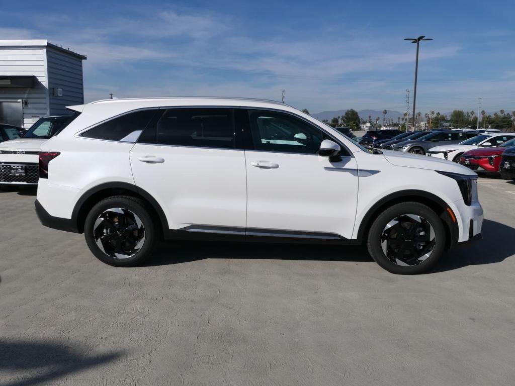 new 2025 Kia Sorento Hybrid car, priced at $42,085