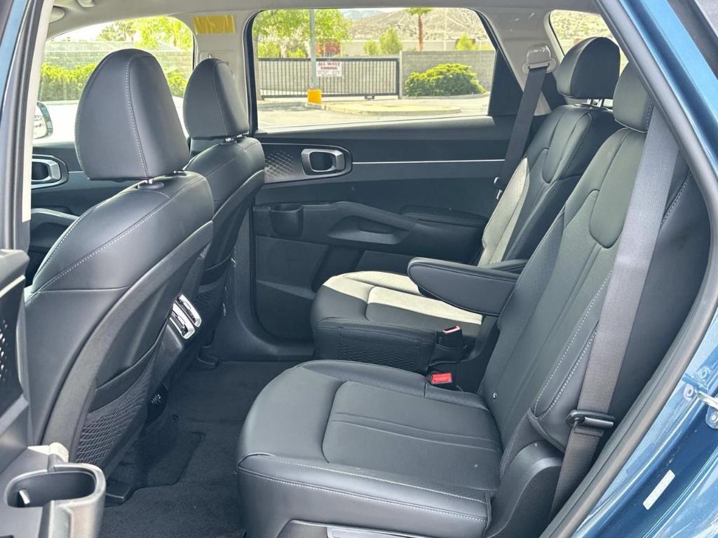 new 2025 Kia Sorento Hybrid car, priced at $40,290