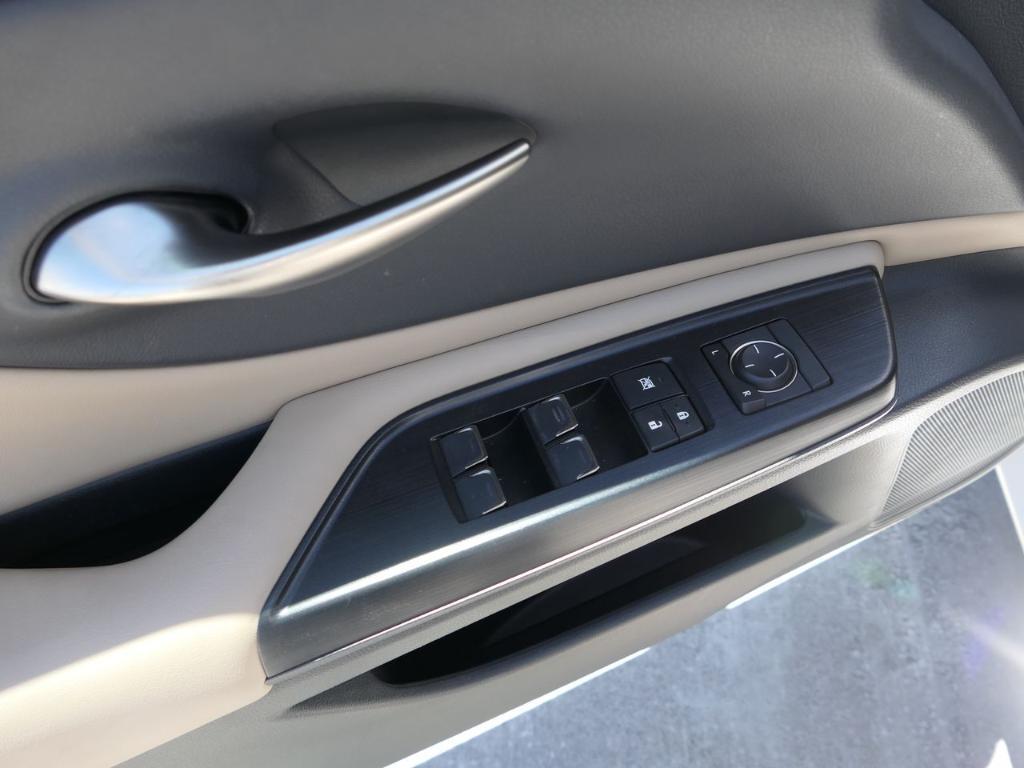 used 2021 Lexus ES 300h car, priced at $26,800