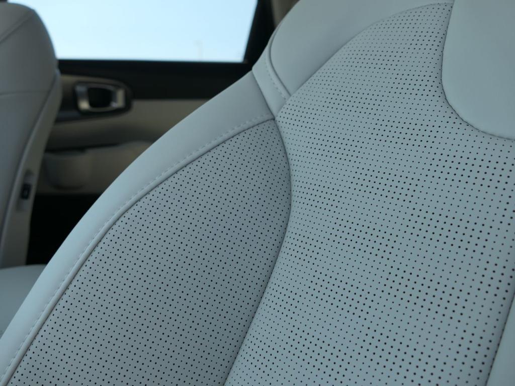new 2025 Kia Sorento Hybrid car, priced at $41,630