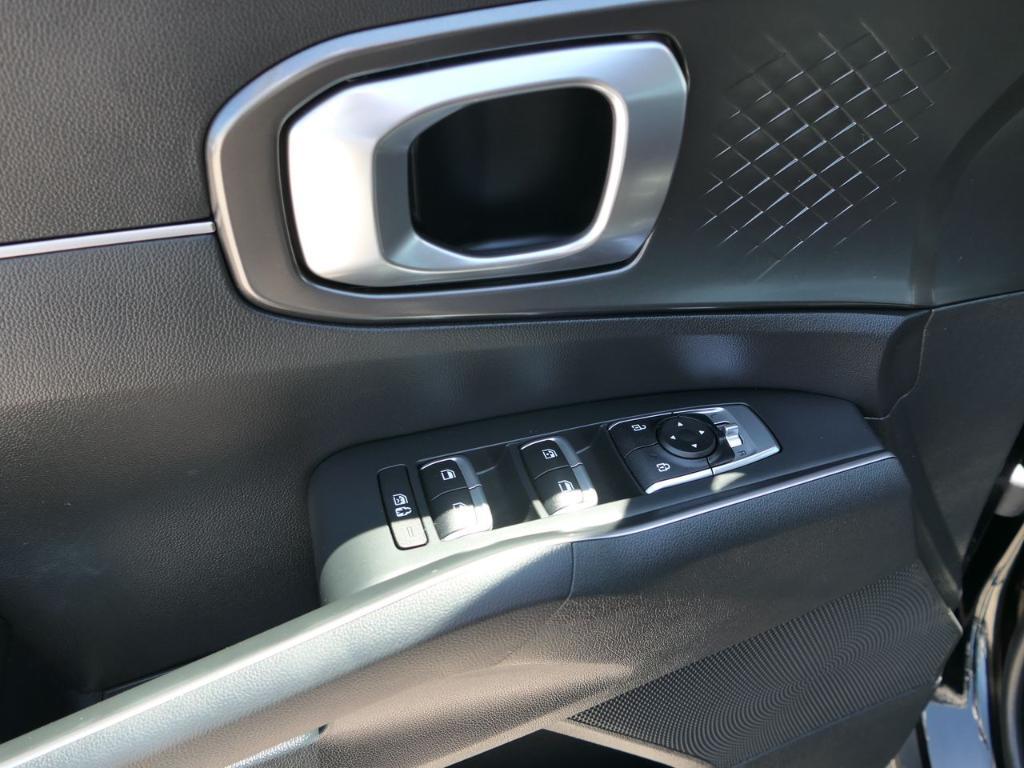 used 2022 Kia Sorento Hybrid car, priced at $28,000