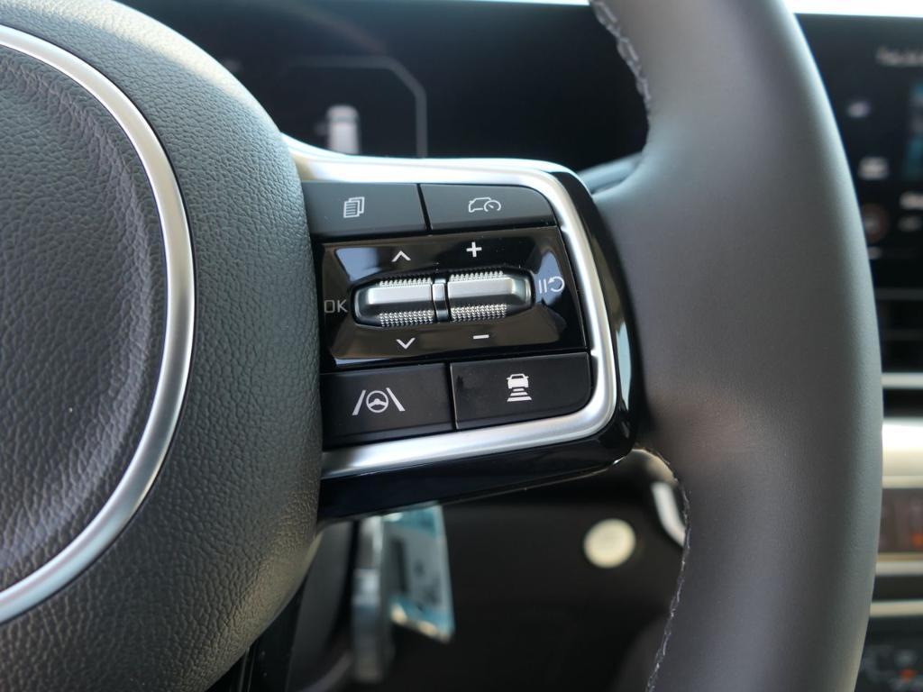 new 2025 Kia Carnival Hybrid car, priced at $57,925