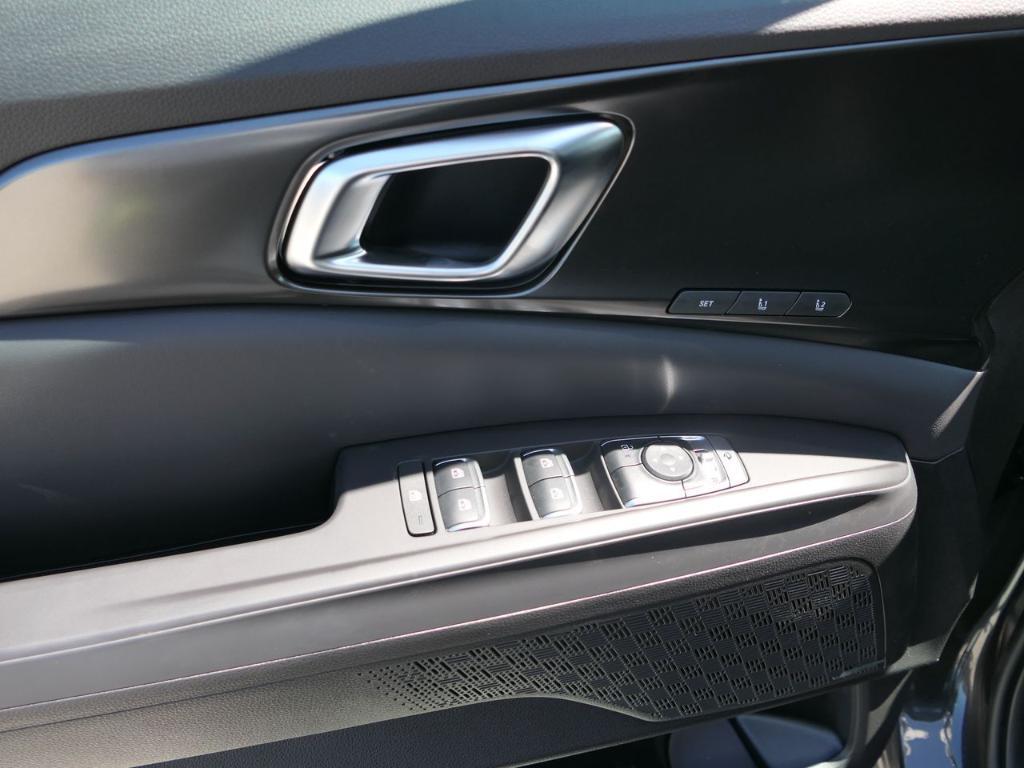 new 2025 Kia Carnival Hybrid car, priced at $57,925