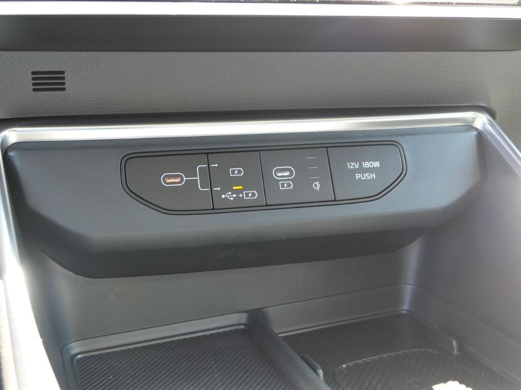 new 2025 Kia Carnival Hybrid car, priced at $57,925