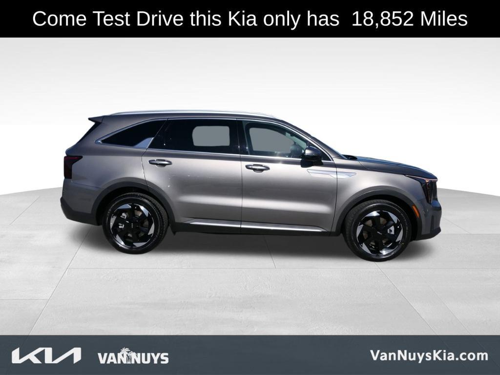 used 2025 Kia Sorento Hybrid car, priced at $37,000