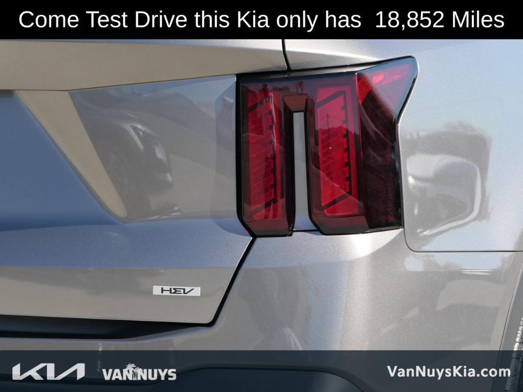 used 2025 Kia Sorento Hybrid car, priced at $37,000