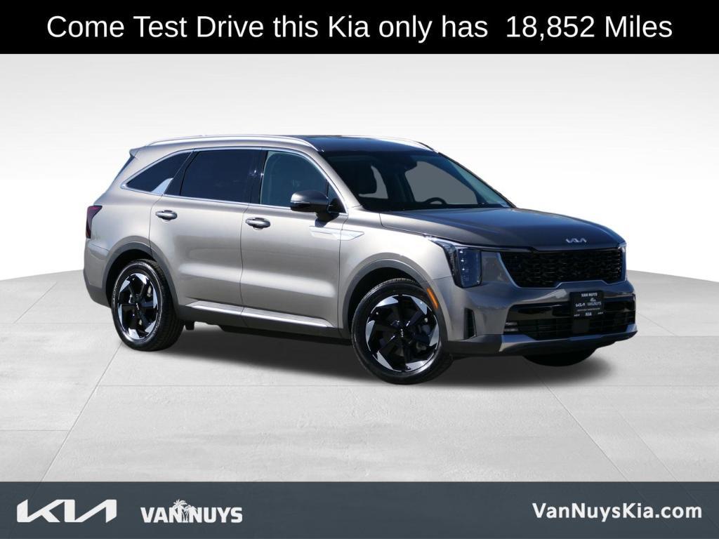 used 2025 Kia Sorento Hybrid car, priced at $37,000