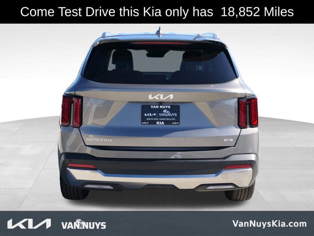 used 2025 Kia Sorento Hybrid car, priced at $37,000