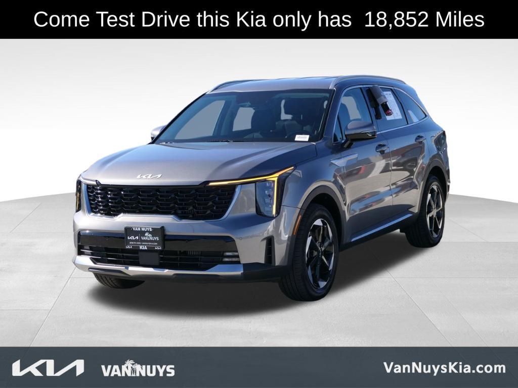 used 2025 Kia Sorento Hybrid car, priced at $37,000