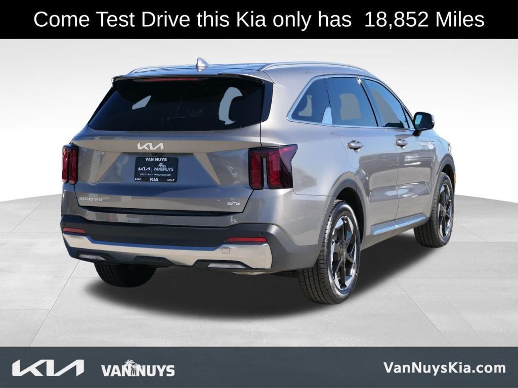 used 2025 Kia Sorento Hybrid car, priced at $37,000