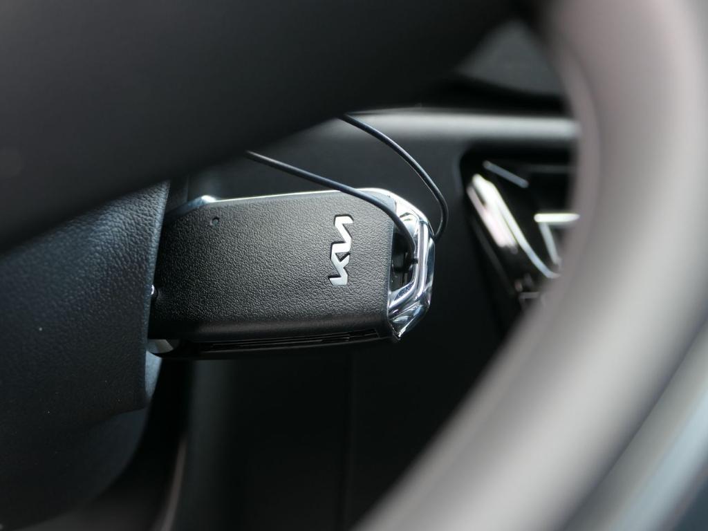 new 2025 Kia Niro car, priced at $28,860