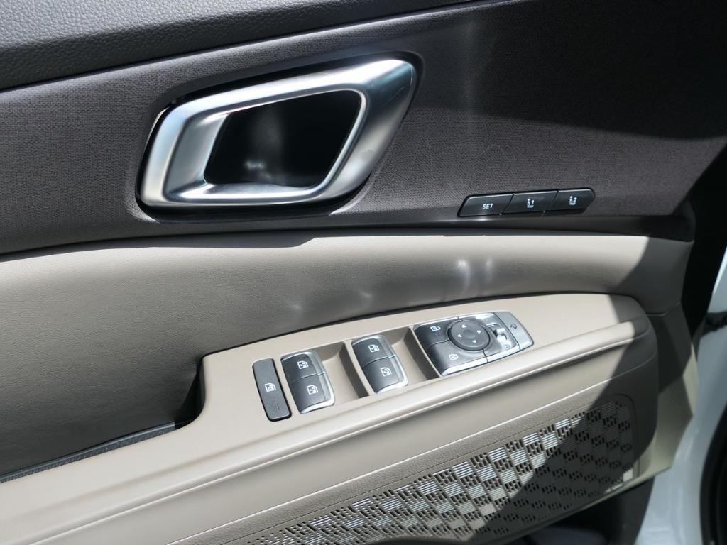 new 2025 Kia Carnival Hybrid car, priced at $46,270