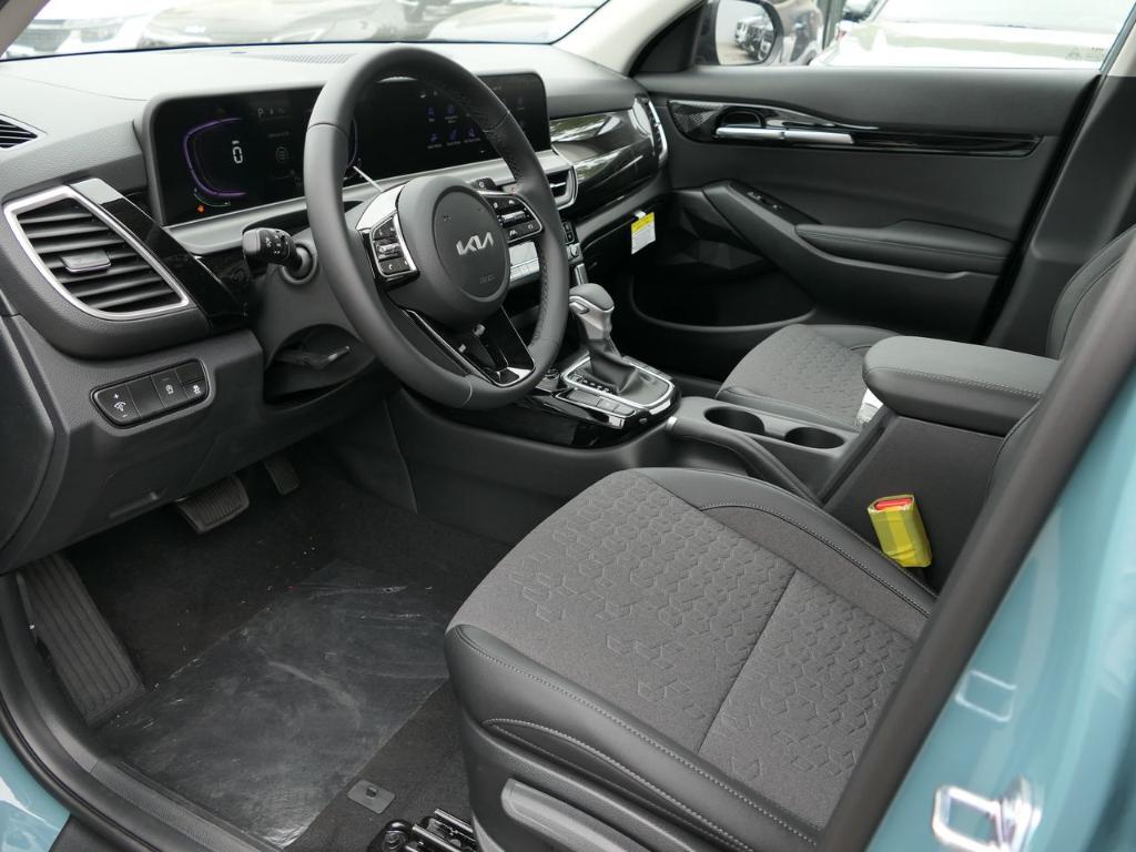 new 2025 Kia Seltos car, priced at $27,320