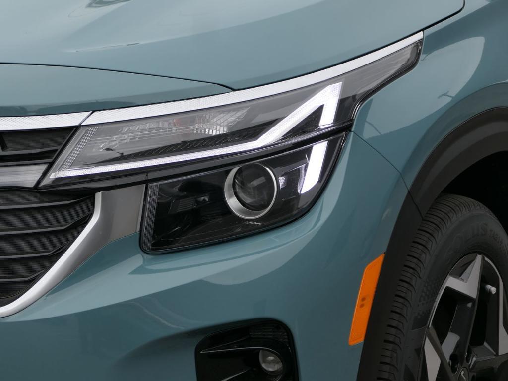 new 2025 Kia Seltos car, priced at $27,320