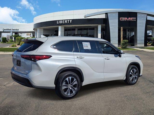 used 2020 Toyota Highlander car, priced at $26,724
