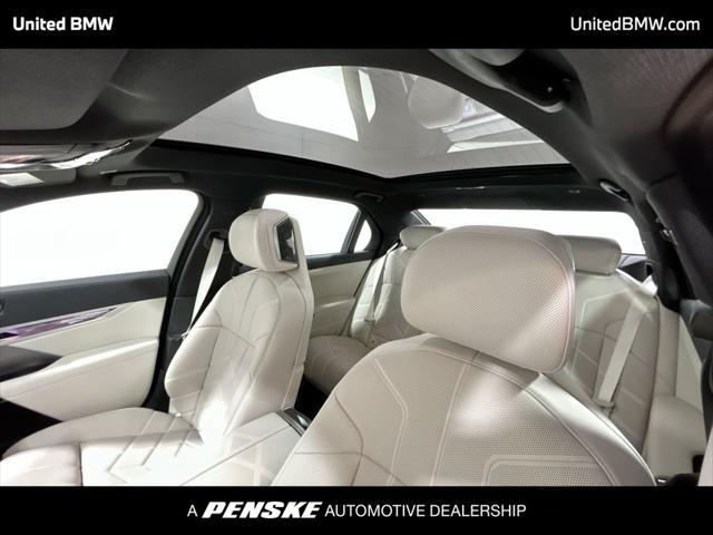 new 2025 BMW 760 car, priced at $135,635